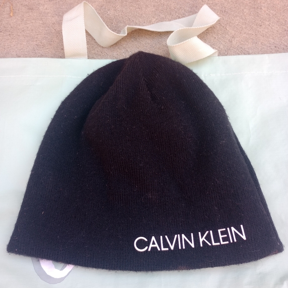 NWOT Calvin Klein Beanie - Picture 1 of 3